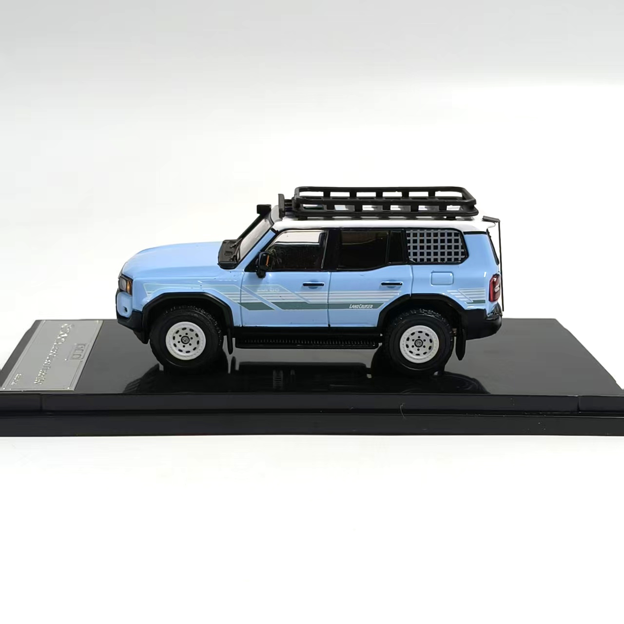 نموذج سيارة دييكاست DCM بمقياس - مراجعة Vintage Collectibles Toys وسعره